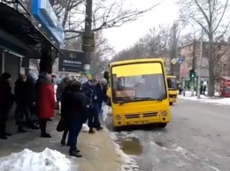 Херсонские автобусы рискуют провалиться под лет (фото, видео)