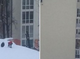 Снег и опасность: под Киевом дети забрались на крышу многоэтажки