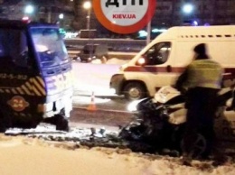 В Киеве сонные патрульные устроили ДТП, есть пострадавшие (ФОТО)