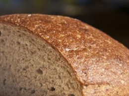 Житель Славянска обнаружил в хлебе жука (фото) - соцсети