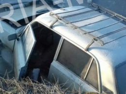 В Запорожской области машина упала в ледяную реку, - ФОТО