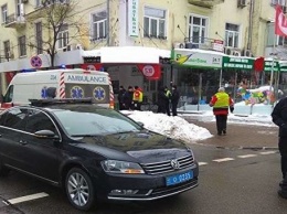 В центре Киева правительственный кортеж сбил мужчину (Видео)