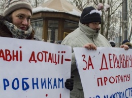 В центре Киева прошла необычная акция в поддержку улиток: как это было