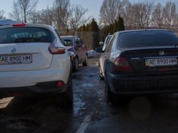 В Украине владельцы разных авто получили одинаковые номера