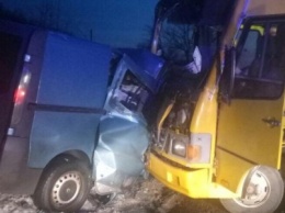 Под Кременчугом столкнулись рейсовый автобус и Renault Trafic: 5 пострадавших и 1 погибший (ФОТО)