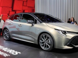 Toyota представила гибридный Auris