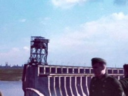 Немецкие солдаты на ДнепроГЭС: запорожец купил на аукционе редкое фото