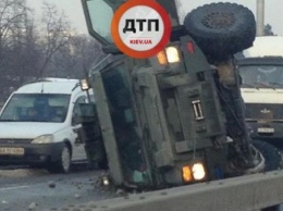 Авария в Киеве: перевернулся военный броневик