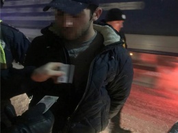 В Киеве трое иностранцев ударили ножом таксиста и угнали авто