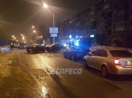 В Киеве произошло масштабное ДТП с участием семи авто