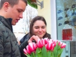 В центре Черноморска открылась весенняя цветочная ярмарка