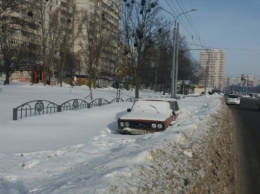 На Алексеевке начали эвакуировать машины, мешающие проезду троллейбусов
