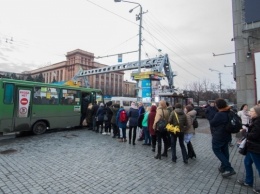 Высокая стоимость и низкое качество: в горсовете Днепра проверяют маршрутки