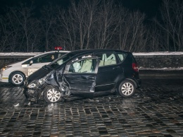 На Владимирском спуске в центре Киева водитель устроил тройную аварию и пытался сбежать в парк