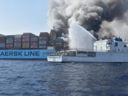 Пожар на 350-метровом контейнеровозе Maersk Honam - в сети появились фото