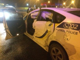 В Киеве протаранили машину полиции: три человека в реанимации