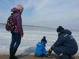 Спасатели призывают жителей Николаева и Николаевской области не выходить на водоемы из-за тонкого льда