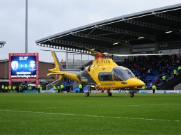 В Англии во время матча на поле приземлился вертолет (ФОТО, ВИДЕО)