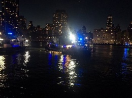 В Нью-Йорке разбился туристический вертолет