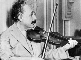 Знаменитую скрипку Эйнштейна продали за баснословные деньги