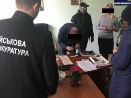 В Киеве на взятке задержали замначальника налоговой в Деснянском районе