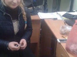 В Киеве задержали девушку за кражу масла в крупных размерах (ФОТО)