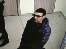 Полиция разыскивает мужчину, который в банке ограбил криворожанку