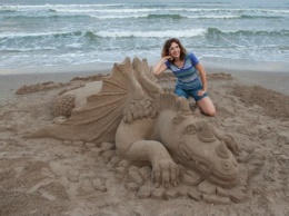 Ирина Загайчук создает шедевры из песка на одесском пляже в Лузановке