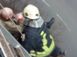 Пьяный криворожанин пытался с крыши перелезть на балкон 9 этажа (ФОТО)