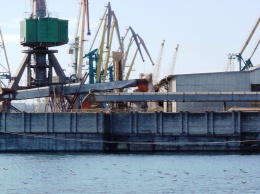 Херсонский морской порт сокращает грузопоток