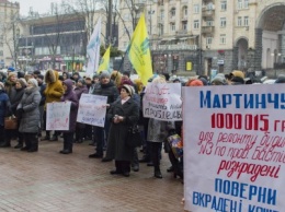 "Хочу жить в своей квартире": киевляне устроили под мэрией митинг