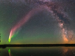 Ученые раскрыли природу загадочных фиолетовых "радуг" в небе Арктики