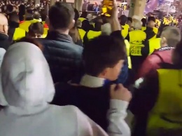 Испанская полиция избивала фанатов «Челси» резиновыми дубинками (ВИДЕО)