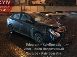 Жуткое ДТП в Киеве: пострадала беременная женщина-водитель (видео)