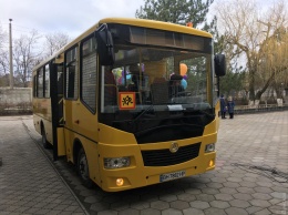 Школа в Холодной Балке получила новый комфортабельный автобус