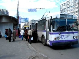 Жительница Херсона выпала из троллейбуса и получила травмы