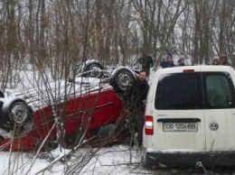 Непогода на черниговских дорогах: более 10 аварий и три выезда спасателей