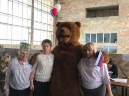 На выборах в России голосуют медведи, панды и монстры
