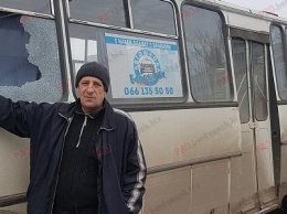 В Бердянске выстрелили в маршрутку с пассажирами, - ФОТО