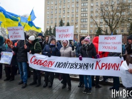 В Николаеве прошел митинг за украинский Крым, на который пришли, в основном, чиновники