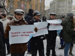 В Украине и Европе протестовали против российских "выборов" в Крыму
