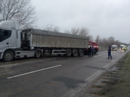 В Новоодесском районе фура оказалась в кювете