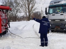 Спасатели Каменского помогали водителям выбраться из снежных заносов