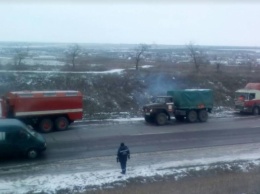 Под Степановкой застряли в грязи два грузовика