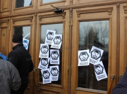 В связи с гибелью руководителя аэропорта «Николаев» под стенами ОГА прошел митинг за отставку Савченко