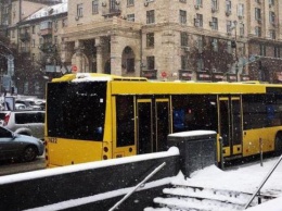 В Киеве на маршрутах общественного транспорта введено оперативное положение