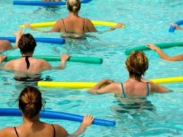 Запорожанкам после онкозаболеваний помогают пройти реабилитацию в бассейне
