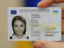 Паспорта-«книжки» закончились: украинцев переводят на ID-карточки