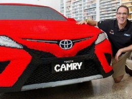 Австралиец построил Toyota Camry из Lego в натуральную величину