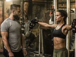 Тренировки 7 раз в неделю: Алисия Викандер набрала 5 килограммов мышечной массы для роли Лары Крофт
